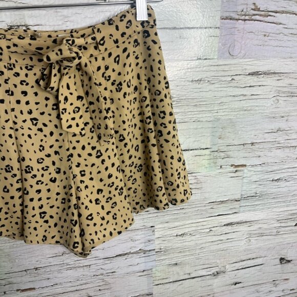 Aritzia size 2 Sunday best westly shorts leopard print black tan yellow - Picture 3 of 8